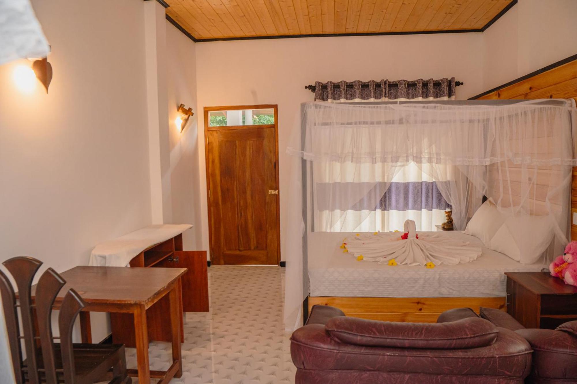 Rekawa Turtle Gate Hotel Tangalle Bilik gambar