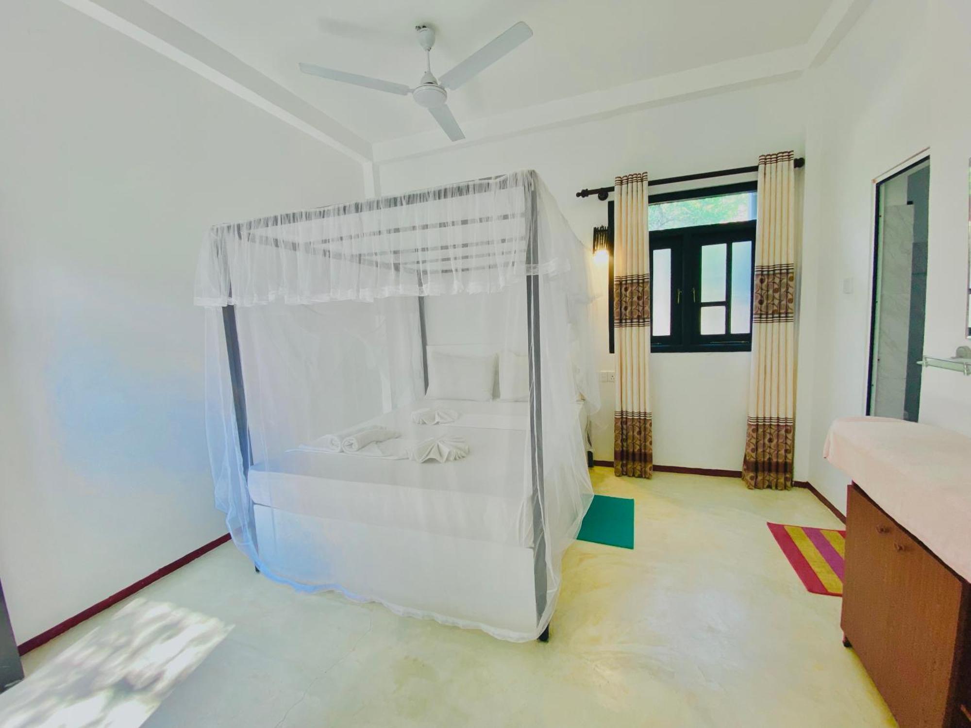Rekawa Turtle Gate Hotel Tangalle Bilik gambar